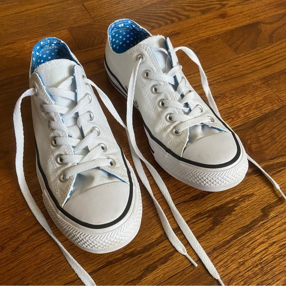Women’s White Converse All Stars - Picture 1 of 5